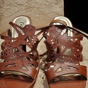 Size 6 Lazer cut leather